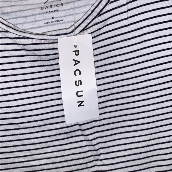 Black & white striped lettuce edged cropped tshirt - Picture 3 of 4